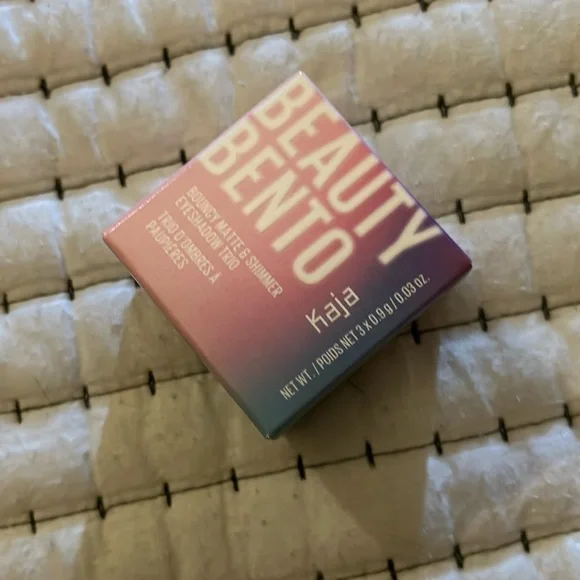 Kaja BEAUTY BENTO
Stacked Bouncy Eyeshadow Trio - Picture 1 of 3